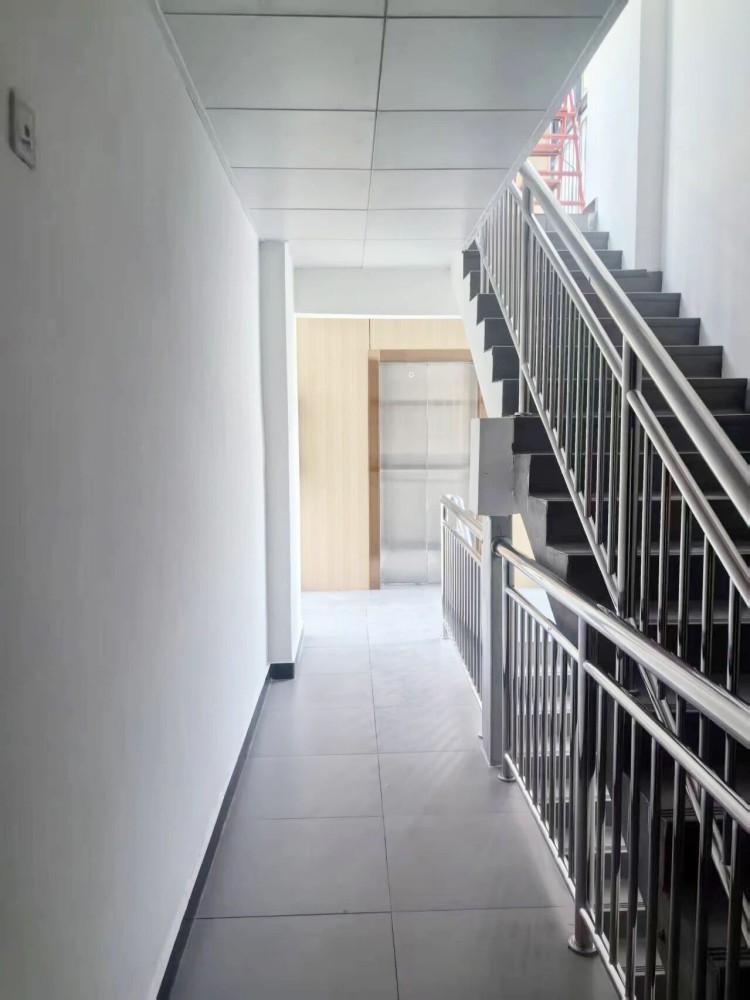 湖南赋能百家加梯企业再下一城，延安第 一台楼道平层电梯交付！